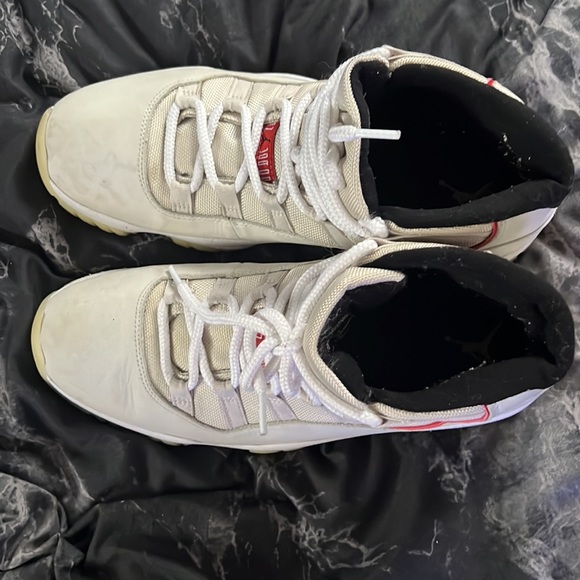 Jordan 11 retro platinum tint - Picture 4 of 4